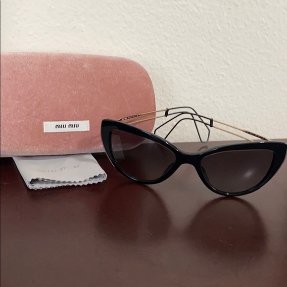 Sunglasses main image 4